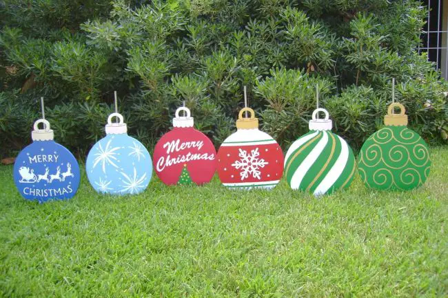 Cheap DIY Outdoor Christmas Decorations
